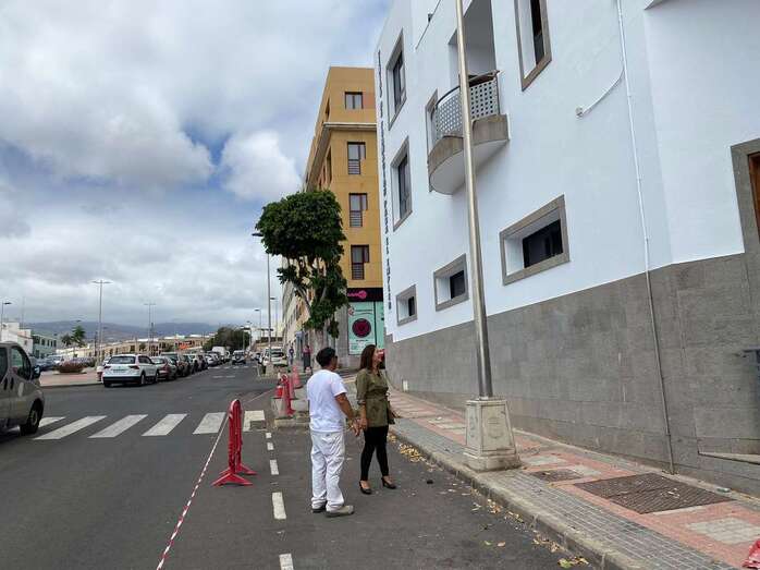 Ya se ha concluido con la reparación, saneamiento y pintura de la fachada del edificio / TA